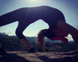 She loves to stay fit and healthy by performing exercise daily and keeps herself active.